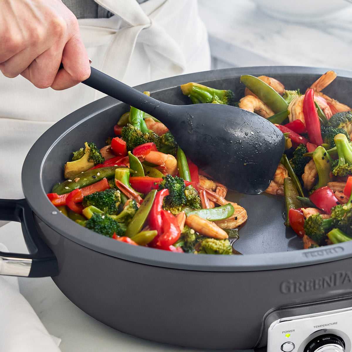 Elite 5.5-Quart Oval Electric Skillet | Graphite